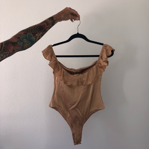 For love lemons VIRGO RUFFLE OFF SHOULDER BODYSUIT - Picture 5 of 5